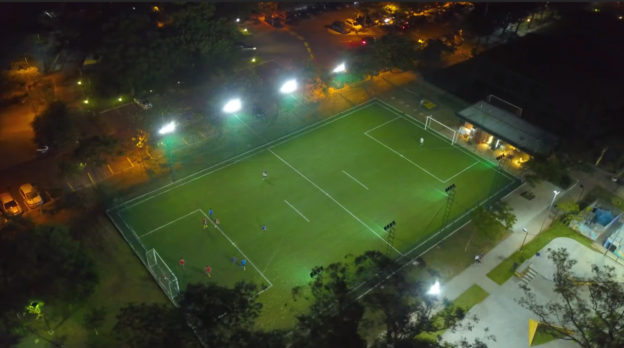 Jogue futebol no gramado novinho do seu clube! - JCB Informa